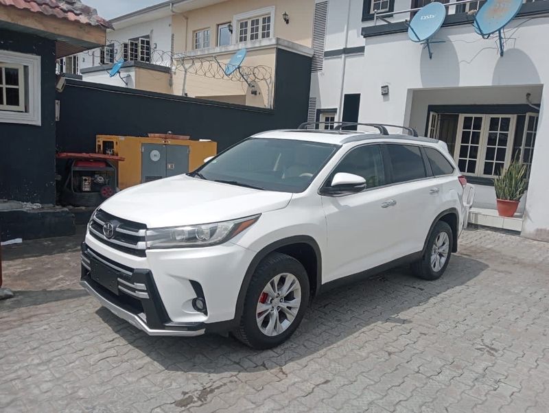 Thumbnail 2 of 2015 Toyota Highlander XLE